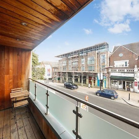Pleasing 2Bed Flat 10Min To Wimbledon Tennis Court Лондон Екстериор снимка