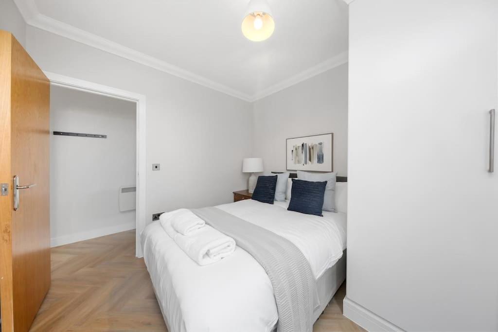 Pleasing 2Bed Flat 10Min To Wimbledon Tennis Court Лондон Екстериор снимка