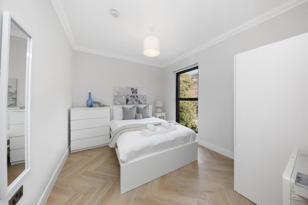 Pleasing 2Bed Flat 10Min To Wimbledon Tennis Court Лондон Екстериор снимка