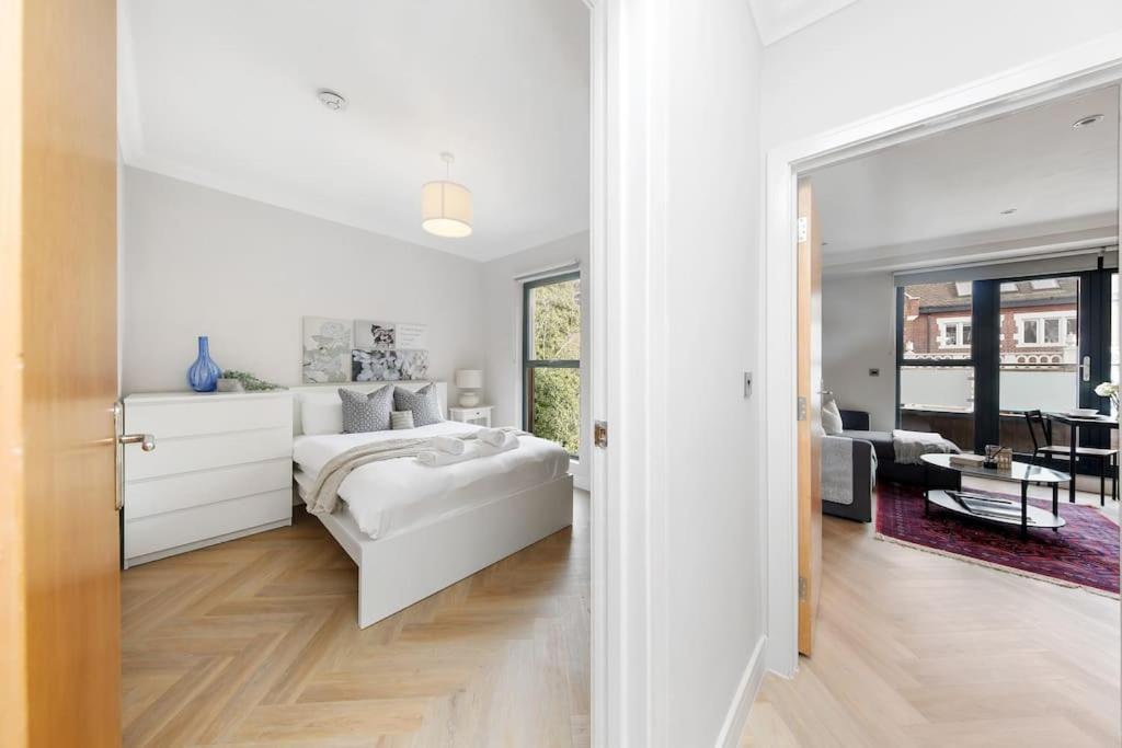 Pleasing 2Bed Flat 10Min To Wimbledon Tennis Court Лондон Екстериор снимка