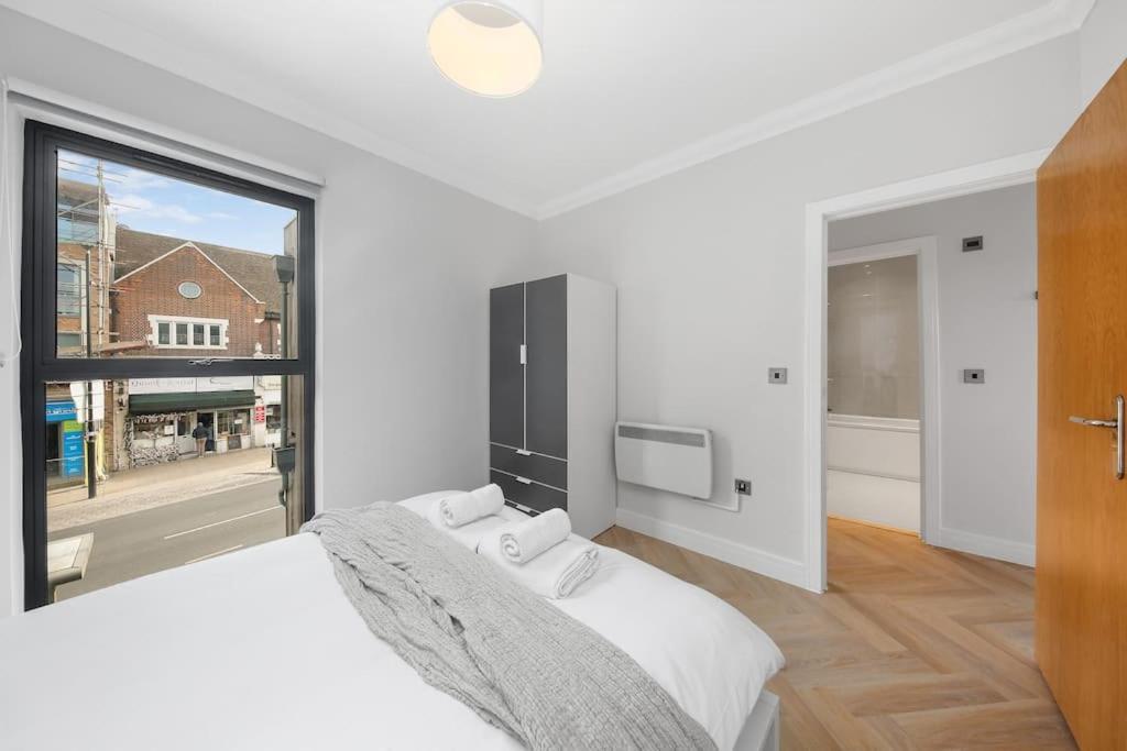 Pleasing 2Bed Flat 10Min To Wimbledon Tennis Court Лондон Екстериор снимка