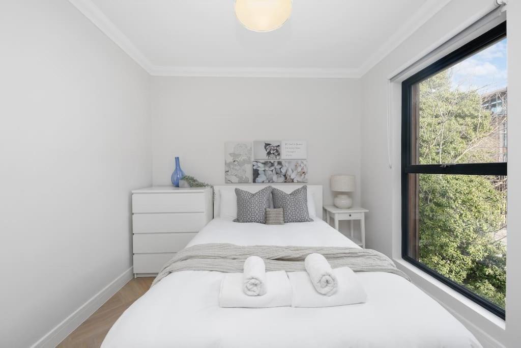 Pleasing 2Bed Flat 10Min To Wimbledon Tennis Court Лондон Екстериор снимка