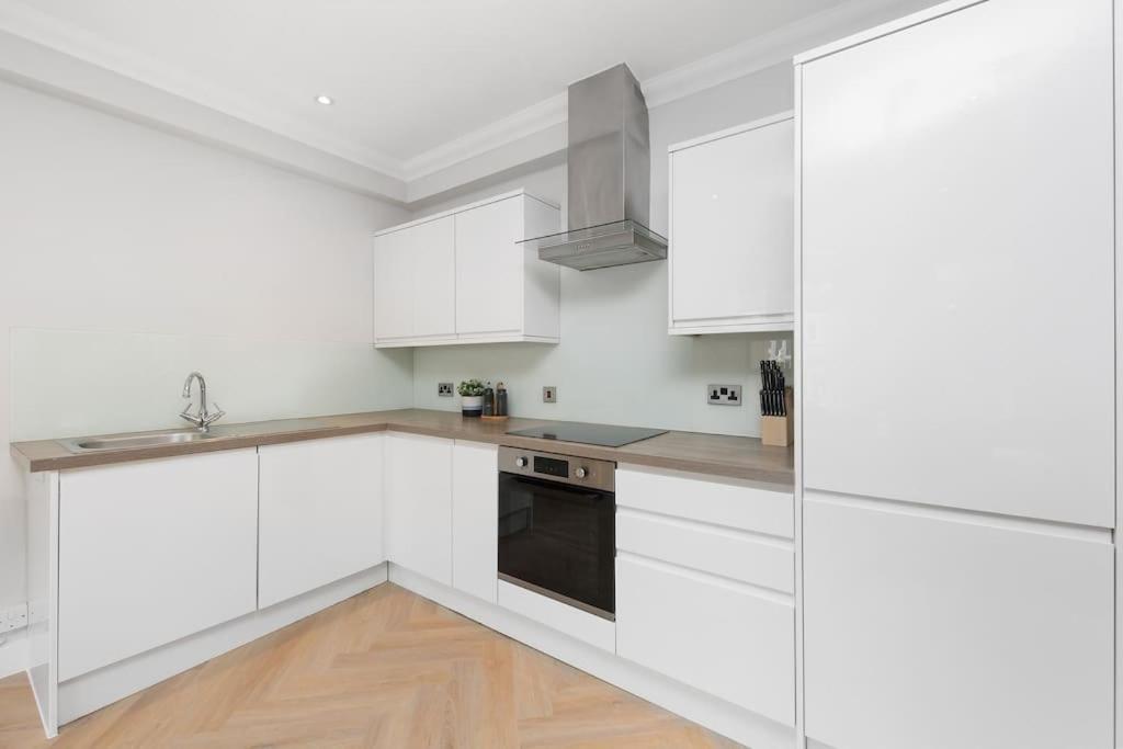 Pleasing 2Bed Flat 10Min To Wimbledon Tennis Court Лондон Екстериор снимка
