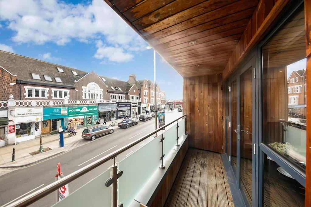 Pleasing 2Bed Flat 10Min To Wimbledon Tennis Court Лондон Екстериор снимка
